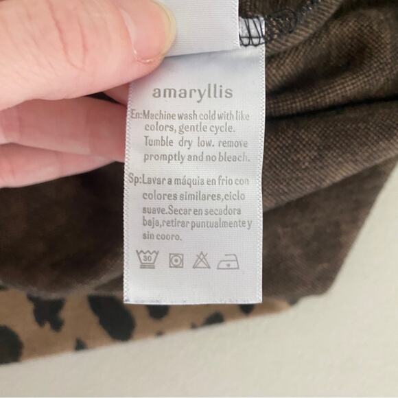 Amaryllis Leopard Cheetah Animal Print Mob Wife Sweater 3/4 Sleeves Size Large - Picture 9 of 9